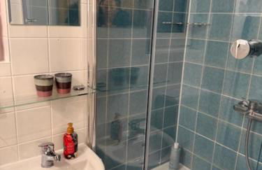 City Apartment 3 #Netflix &Wlan &Kaffee Maschine & Zentral & 500m Innenhafen & 2 min U Bahn - Foto 22