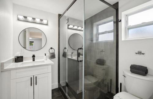 3Bd 2Ba House with Parking Laundry and Large Patio - Foto 33