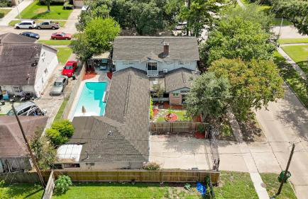 Home for summer with pool, pool table, outdoor kitchen,patio and balcony - Foto 2