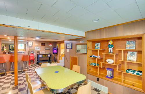 Retro Green Bay Home Steps to Lambeau Field! - Foto 15