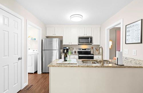 Raleigh Retreat w Fire Pit Patio & Workspace - Foto 12