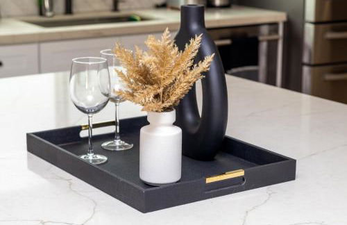 NEW Lux 5BR Villa Near Disney, Knotts, LA, OC with Hot Tub & Games - Photo 35