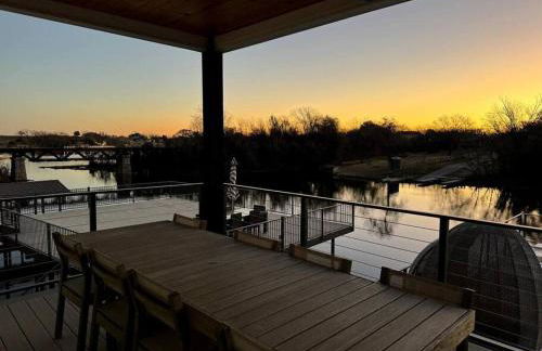 Luxury Lake LBJ Waterfront Home with Hot Tub and Boat Slip - Foto 38