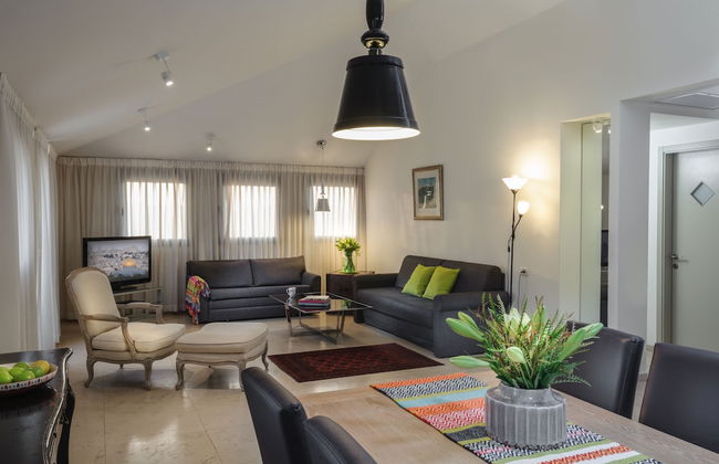 Rafael Residence - Photo 1