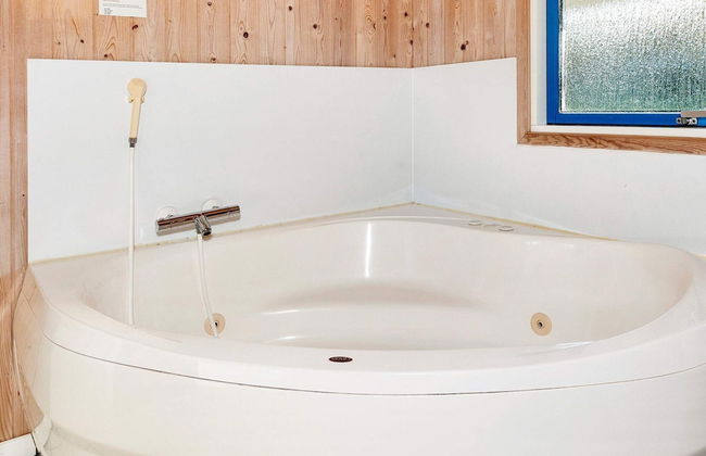 8 Person Holiday Home in Skals - Foto 9