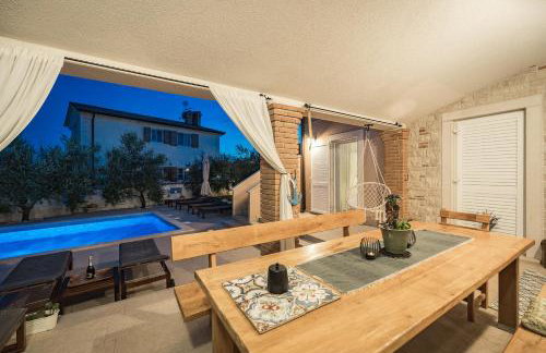 Villa Javor near Pula only 1 km from the beach with sea view and heated pool - Foto 14