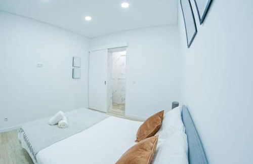 Bright and modern flat with air-con and free parking - Foto 1