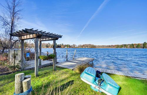 Dock and Gazebo! Lakefront Duplex Near South Haven - Foto 26