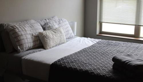 Spacious 2BR Suite Plus Patio Near Iowa State - Foto 5