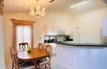 Family Vacation Home in Quiet Community with Private Pool and Spa - Foto 6