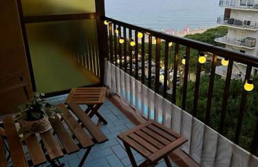 Bright Apartment with Two Balconies and a Seaside Pool - Foto 8