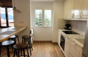 Apartamento con cocina abierta y vistas verdes - Foto 7