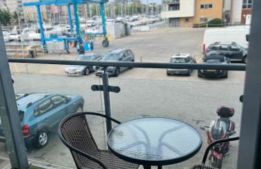 Stylish Marina Apartment with Stunning Views - Foto 2