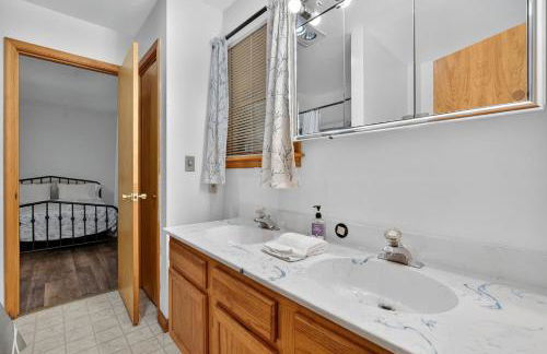 Huge Cabin w Hot Tub, Deck, Grill, Fire Pit, WiFi - Foto 21