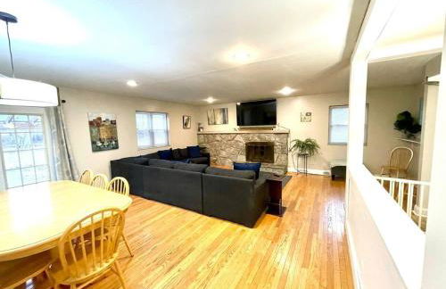 Large Private Ranch - Master Bedroom Suite with King Bed and private Bathroom - Fenced Yard - Pets & Kids Welcome - Pool Table - Foto 24