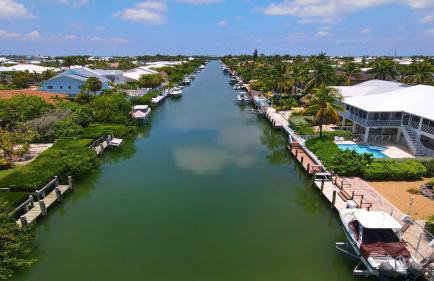 Waterfront Luxury Home With Pool And Boat Dock 3 Bedroom Home by RedAwning - Foto 75