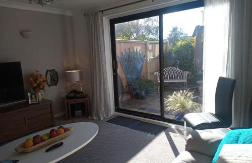 Ludlow Mews Town House with Free parking - Photo 10