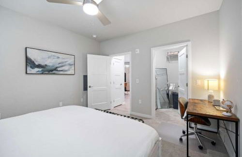 Pool & Fitness Room Near University Park - Covered Parking - Foto 45