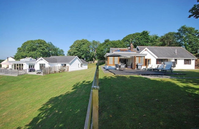 Oaktree Lodge - Luxury Cottage, Hot Tub, Sea Views - Foto 45