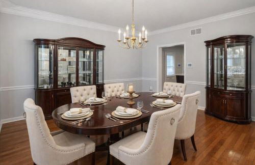 Luxury Villa with Hot Tub, Two Fire Pits, King Bed Suite, Game Room & Fenced Yard - Foto 24