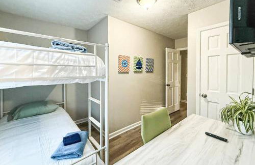 King Bed! Soaking tub! Fenced Yard w Screen Patio - Foto 40