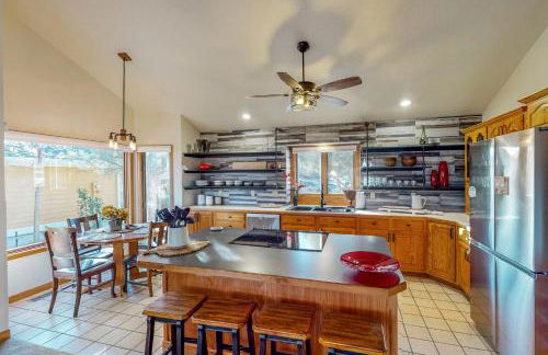 Work and Play! Spacious Lake-View Home in Greeley - Foto 6