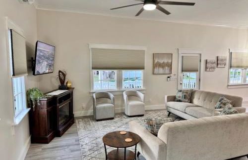 Newest Cottage Downtown. Pet Yes - Photo 22