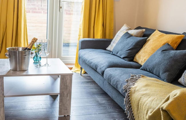 Queens Townhouse - 3 Bedrooms - Pets - Parking - Foto 6