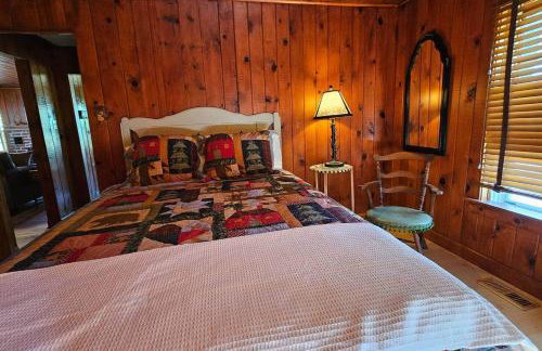 Cozy Cabin Retreat - Sleeps 8 - 1 Hr from STL - Foto 28