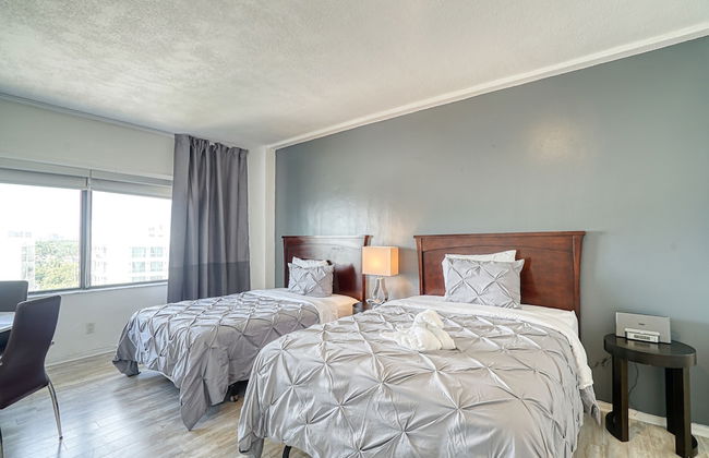 Deluxe Studios and Apartments at the Casablanca - Photo 63