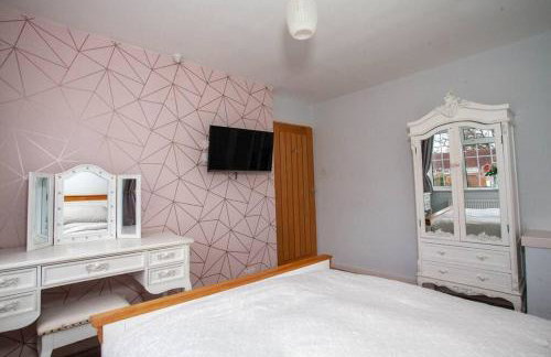 Three Bedroom House, Driveway, Bracknell Centre - Photo 10