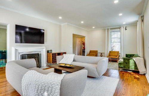 Explore Orange and NYC! Luxury Family Home with Deck - Foto 1