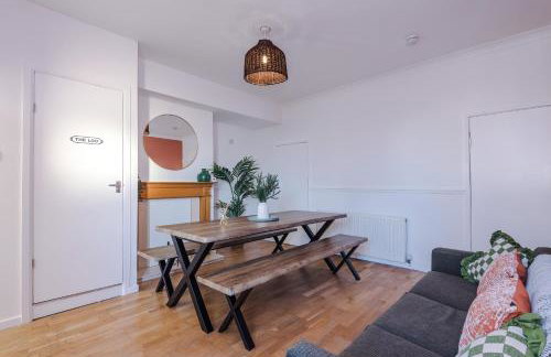 BIG House for Business Stays in Barnsley with 6-bedrooms & 8 Beds by PureStay - Foto 23