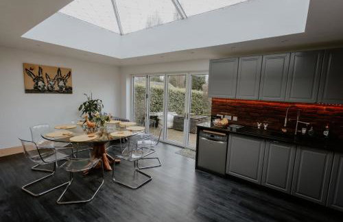 Cannock Chase Guest House - Modern Super Spacious Renovated home for 6 guests - Foto 4