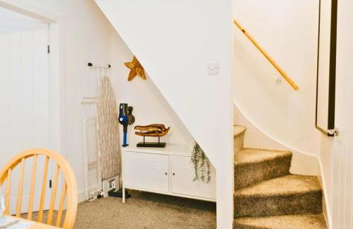 Central 3 Bed Home, Contractors, Garden, Fast WiFi, Smart TV - Photo 15