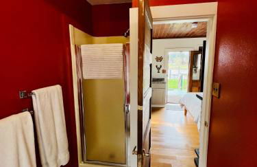 Bridge Tender Shack with hot tub on deck - Foto 27