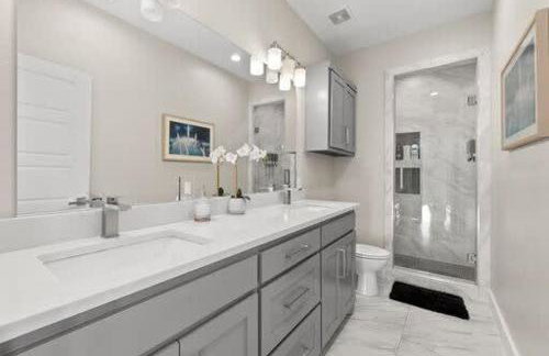 Trinity Groves Retreat - Large Modern 5 BR Home - Foto 3