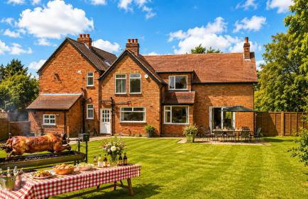 Arden Hill Farmhouse - Hot Tub, Snooker Table, Sleeps 16 - Foto 19
