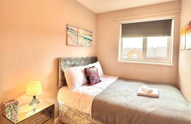 2 bedroom house near centre and private parking - Foto 19