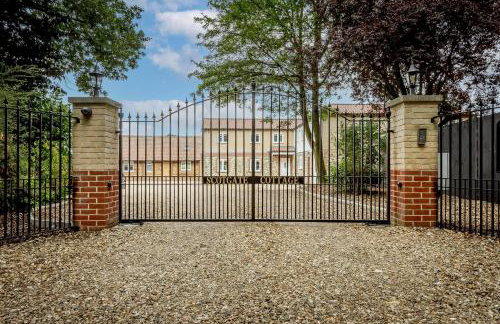 Cottage In Norfolk Sleeps 23 - Private Pool, Fishing Lake, Hot Tub Ref 99008Sc - Foto 11