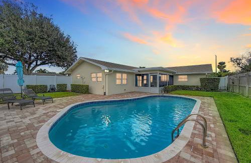 Heated Saltwater Pool Retreat Near PGA Sleeps 8 - Foto 1