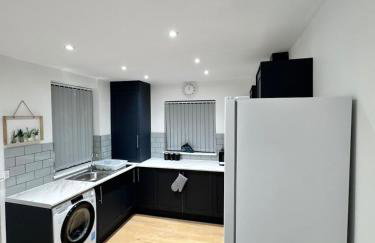 Modern 4 Bedroom House Sleeps 10 Free Parking Liverpool - Foto 12