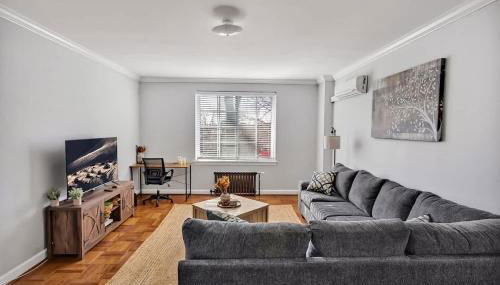 2BR Farmhouse Apt Near Everything - 2nd Floor - Foto 2