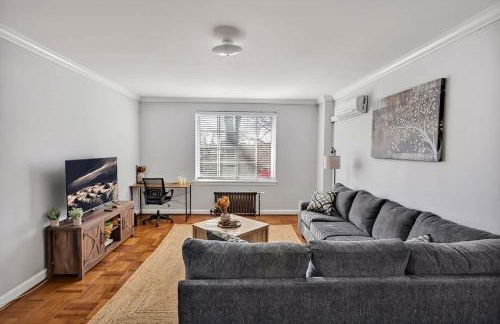 2BR Farmhouse Apt Near Everything - 2nd Floor - Foto 2