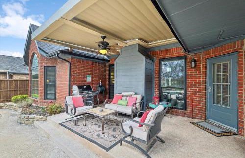 DFW Getaway - 4 Bedrooms Pool Oasis Media Room - Photo 39