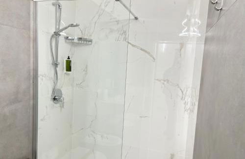 Your Home, easy walk to the beach - Foto 23