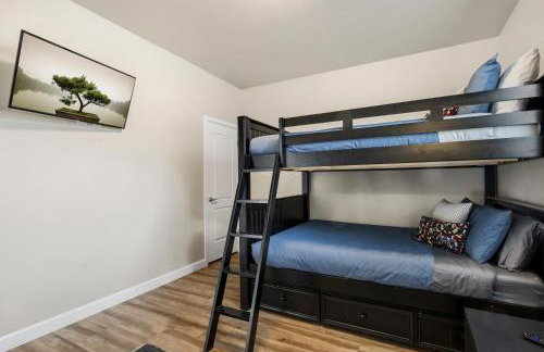 Mountain Peaks Getaway 4BR4BA Pet-Friendly Central AC Near Downtown Trails - Foto 20