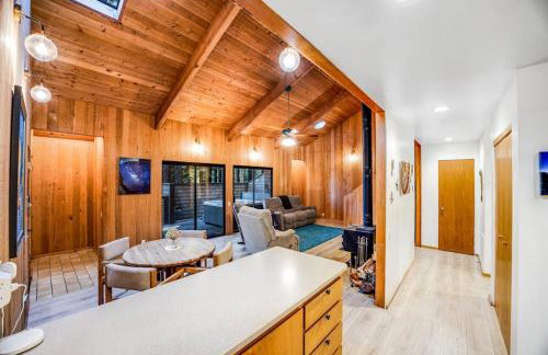 Redwood Retreat - Photo 2