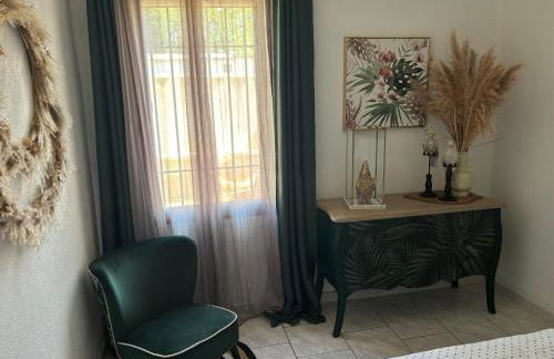 Logement cosy avec piscine ,parking et jardin - Photo 35