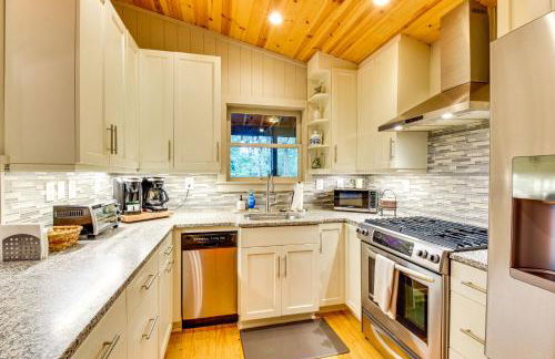 Tranquil Highlands Cottage with Fire Pit and Stream! - Foto 9